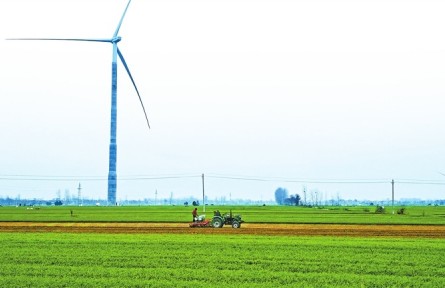 河南：田間飛來(lái)“小蜜蜂” 春管新“智”匯